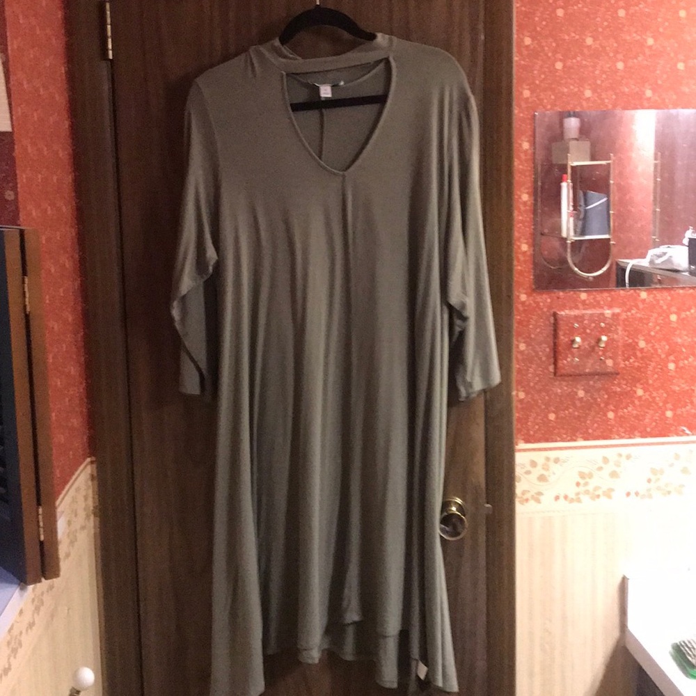 Mid length sleeve dress.